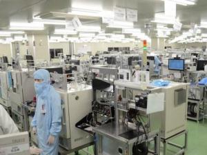 工場内部風景写真 （マスフローコントローラー生産風景）