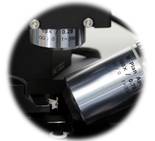 垂直・斜方向に高NAの対物レンズ(0.7)を配置