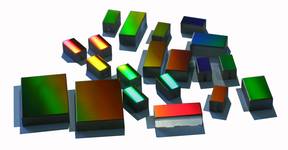 ブレーズドホログラフィック平面グレーティング